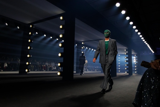 علامة 1886 تقدّم مجموعتها "Capital Affair" في أسبوع الأزياء في الرياض 2025: القوة في الأزياء من منظورٍ جيل المستقبل