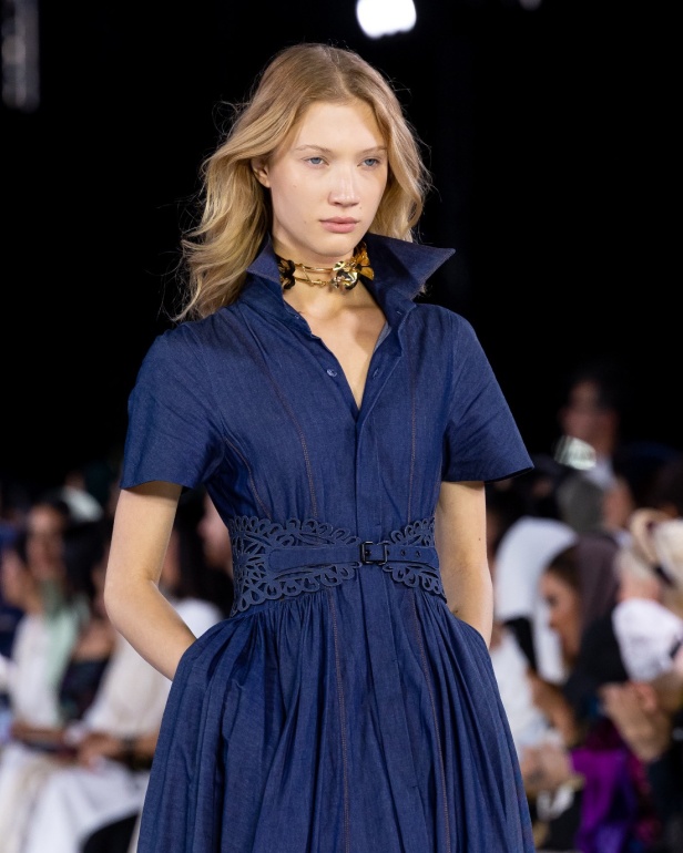 رحلة التحوّل: منى الشبل بين الدقّة والعاطفة في ربيع وصيف 2026