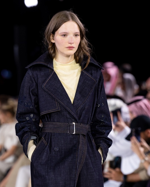 رحلة التحوّل: منى الشبل بين الدقّة والعاطفة في ربيع وصيف 2026