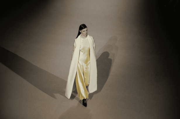 العلامة السعودية Abadia تكتب قصيدة البحر في مجموعة خريف وشتاء 2025 من أسبوع الأزياء في الرياض (فيديو)