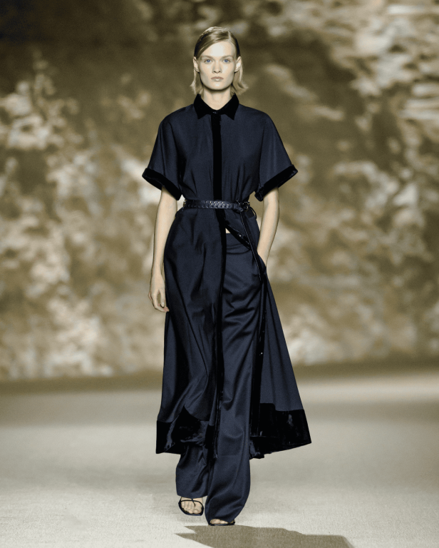 العلامة السعودية Abadia تكتب قصيدة البحر في مجموعة خريف وشتاء 2025 من أسبوع الأزياء في الرياض (فيديو)