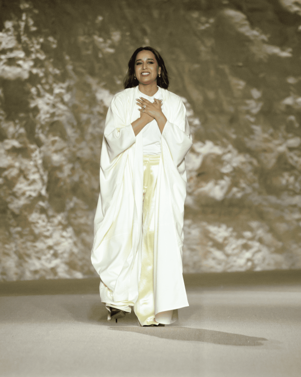 العلامة السعودية Abadia تكتب قصيدة البحر في مجموعة خريف وشتاء 2025 من أسبوع الأزياء في الرياض (فيديو)