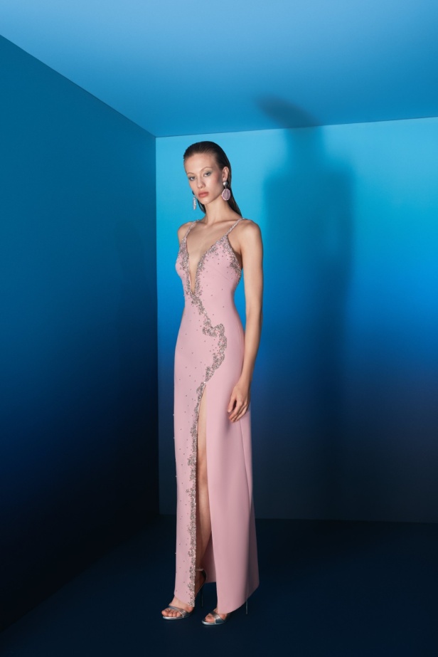 مجموعة طوني ورد لربيع وصيف 2026... تصاميم خالدة تُعيد إحياء أسطورة