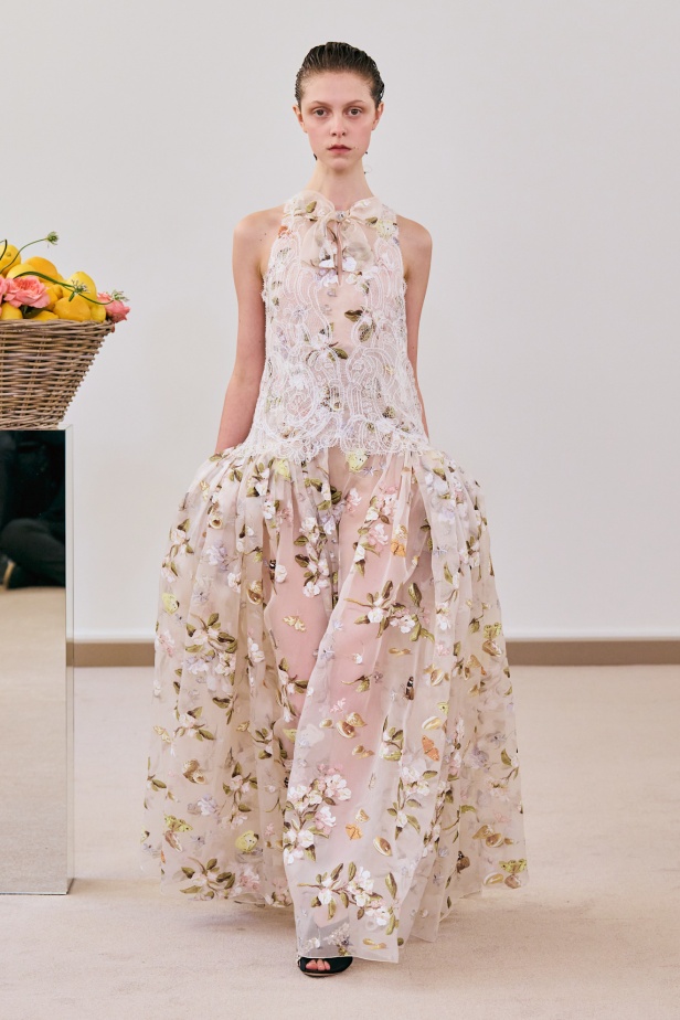 مجموعة "جيامباتيستا فالي" لربيع وصيف 2026... لقاء المينيمالية بالماكسيمالية في حوار آسر