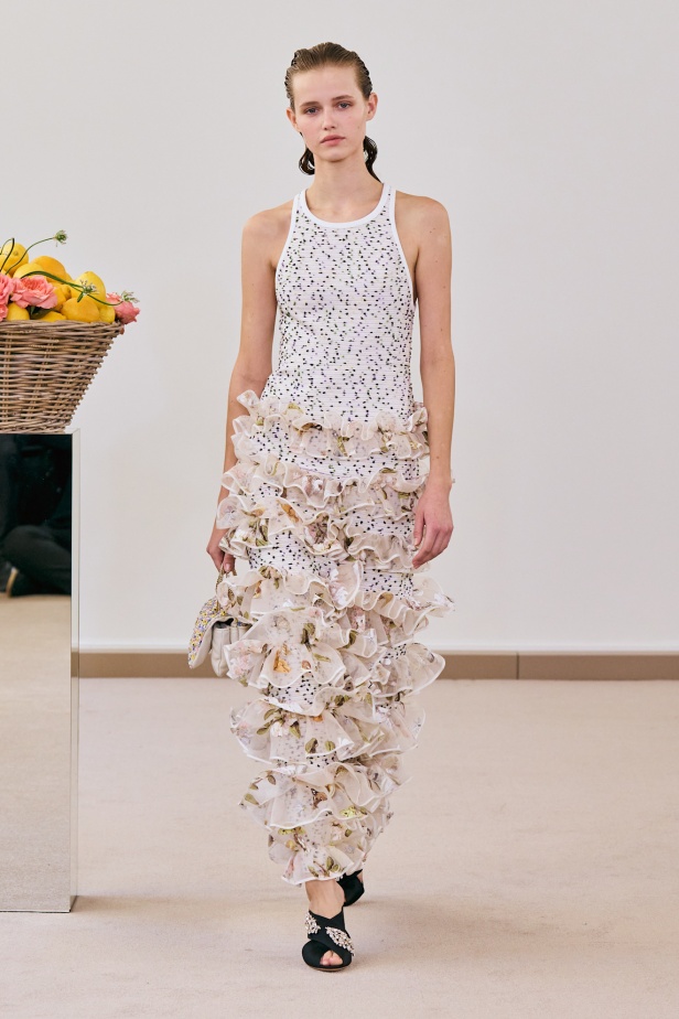 مجموعة "جيامباتيستا فالي" لربيع وصيف 2026... لقاء المينيمالية بالماكسيمالية في حوار آسر