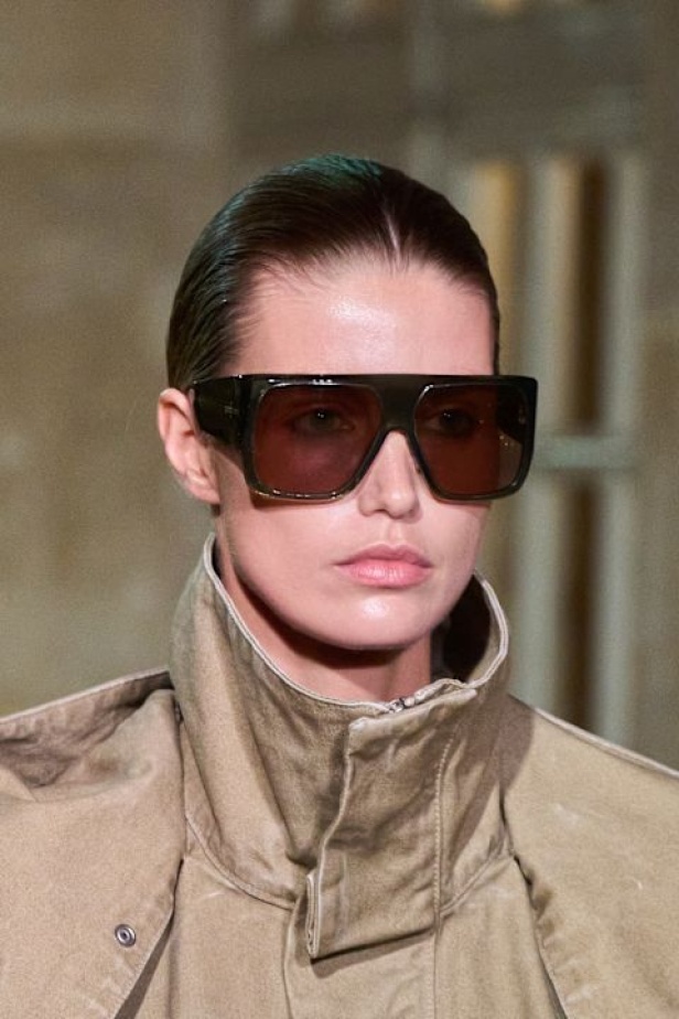 مجموعة فيكتوريا بيكهام لموسم ربيع وصيف 2026