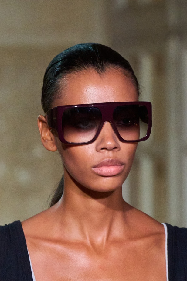 مجموعة فيكتوريا بيكهام لموسم ربيع وصيف 2026