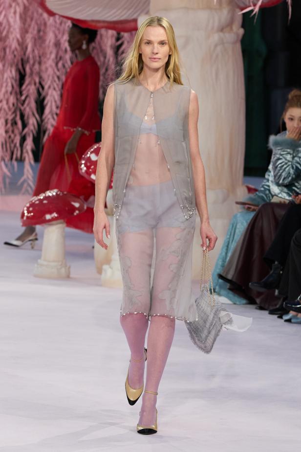 مجموعة "ماثيو بلازي" الأولى للكوتور مع شانيل.. حكاية خيالية ساحرة في عالم الموضة