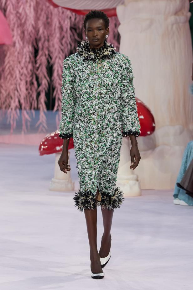 مجموعة "ماثيو بلازي" الأولى للكوتور مع شانيل.. حكاية خيالية ساحرة في عالم الموضة