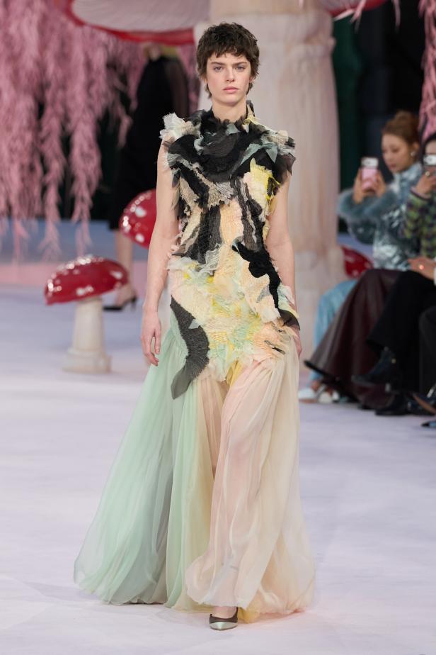 مجموعة "ماثيو بلازي" الأولى للكوتور مع شانيل.. حكاية خيالية ساحرة في عالم الموضة