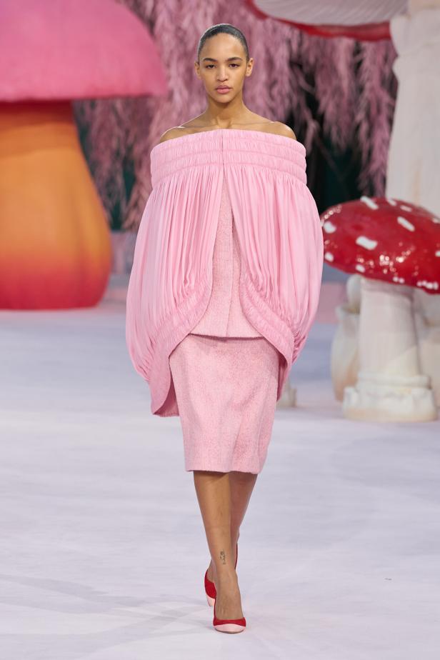 مجموعة "ماثيو بلازي" الأولى للكوتور مع شانيل.. حكاية خيالية ساحرة في عالم الموضة