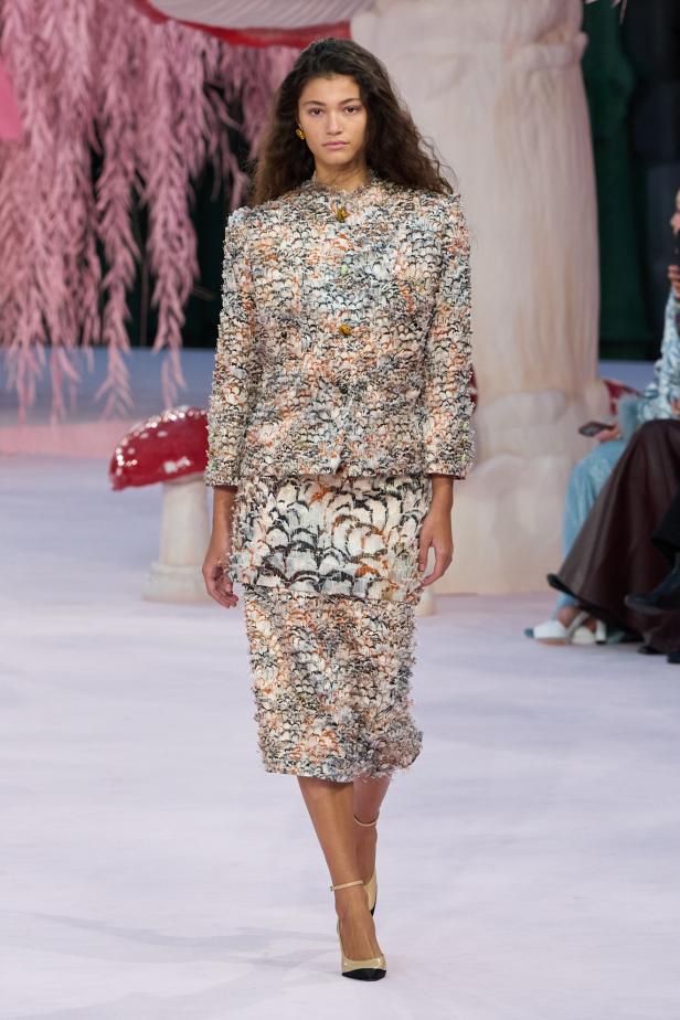 مجموعة "ماثيو بلازي" الأولى للكوتور مع شانيل.. حكاية خيالية ساحرة في عالم الموضة