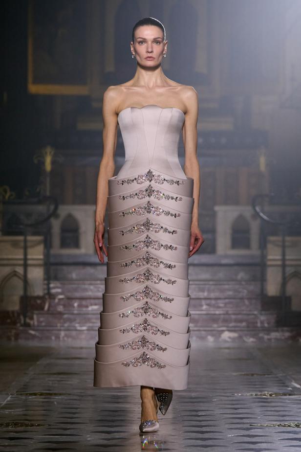 مجموعة George Hobeika للأزياء الراقية لربيع وصيف 2026