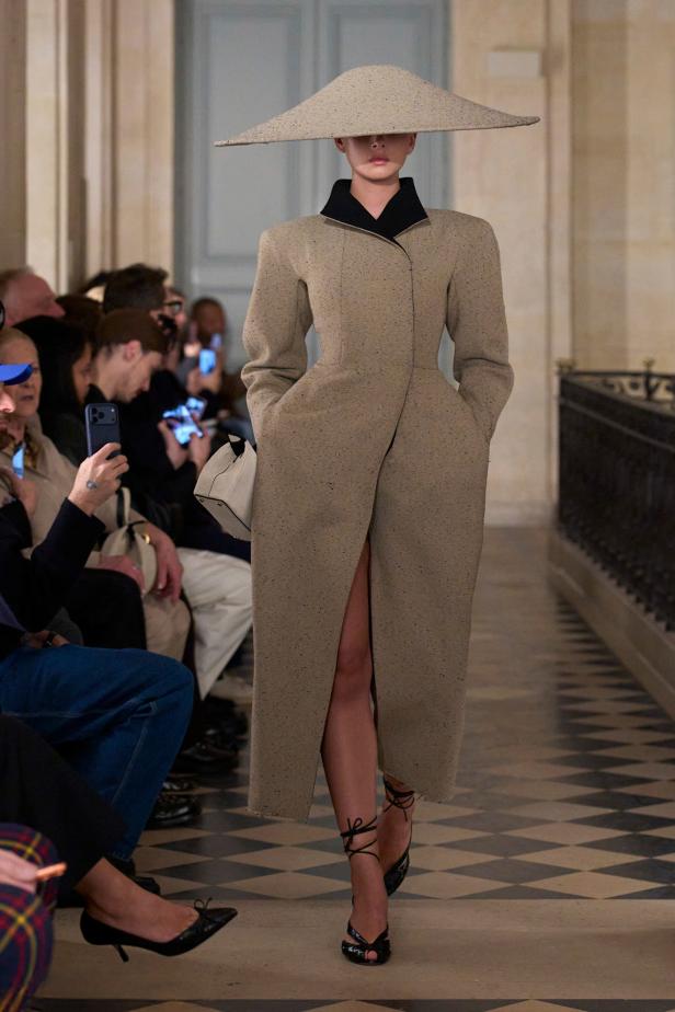 مجموعة Jacquemus لخريف وشتاء 2026 تعيد صياغة مرح الثمانينيات بأسلوب مميّز