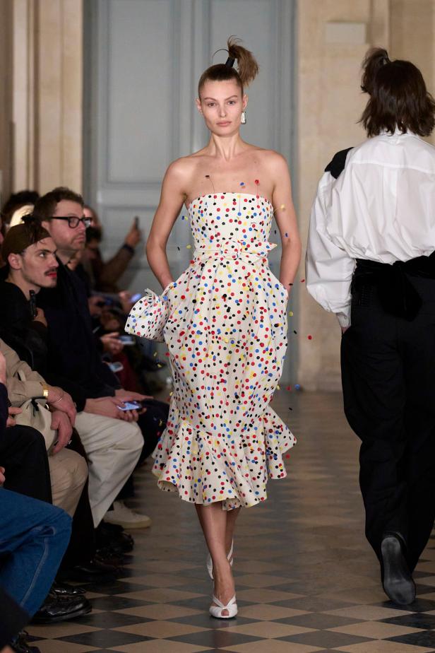 مجموعة Jacquemus لخريف وشتاء 2026 تعيد صياغة مرح الثمانينيات بأسلوب مميّز