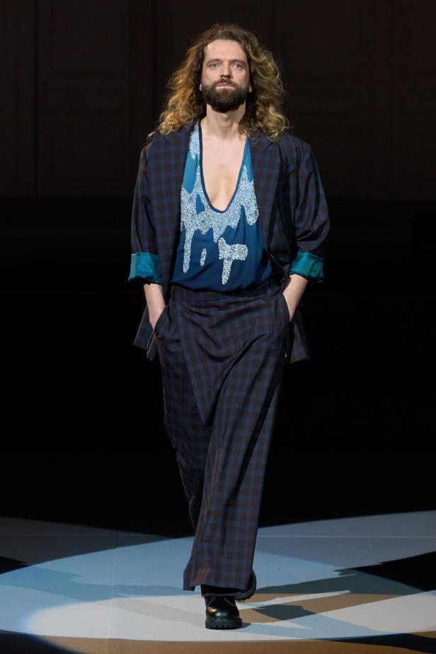 عرض أزياء مجموعة Julien Fournie لربيع وصيف 2026