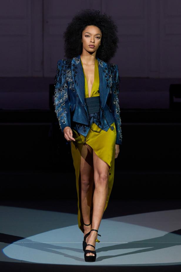 عرض أزياء مجموعة Julien Fournie لربيع وصيف 2026