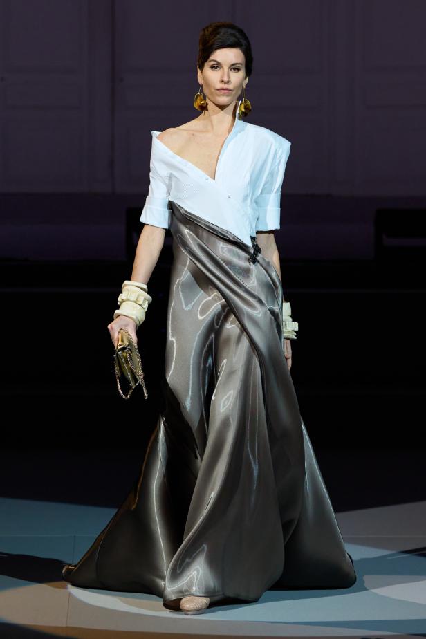 عرض أزياء مجموعة Julien Fournie لربيع وصيف 2026