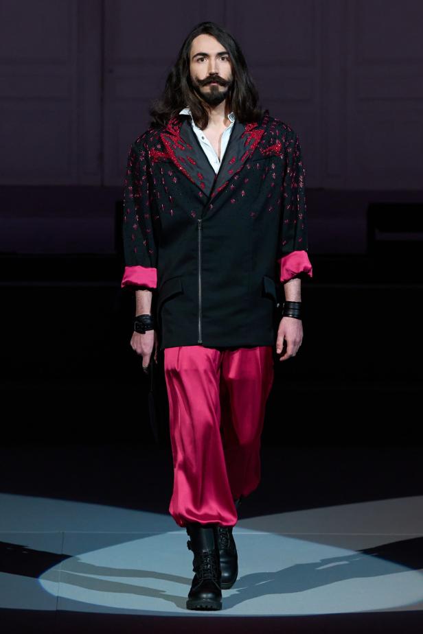 عرض أزياء مجموعة Julien Fournie لربيع وصيف 2026