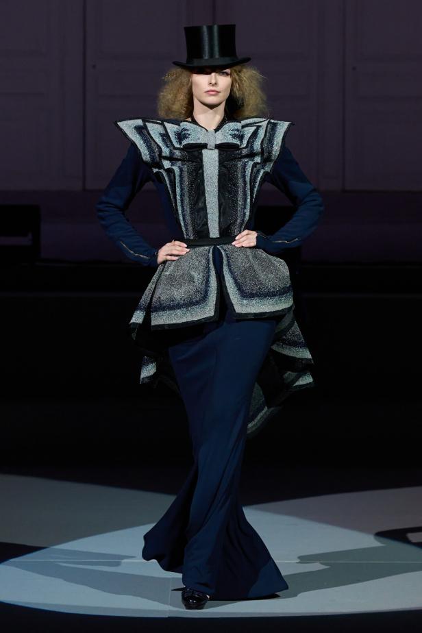 عرض أزياء مجموعة Julien Fournie لربيع وصيف 2026