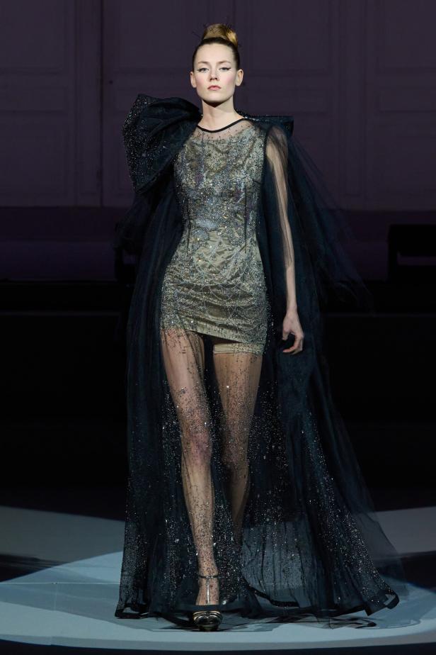 عرض أزياء مجموعة Julien Fournie لربيع وصيف 2026