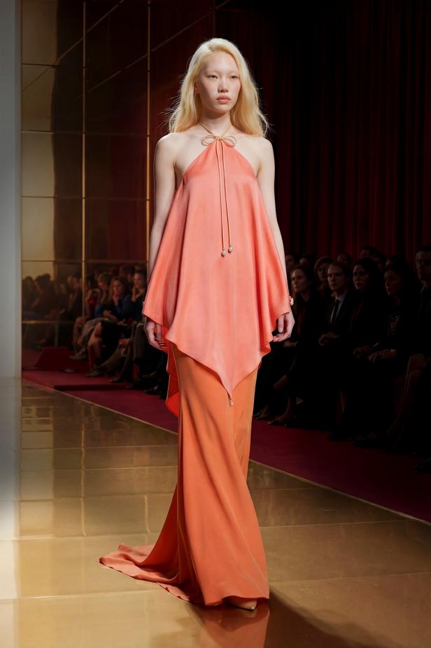 مجموعة Alexis Mabille للأزياء الراقية.. باقة من التصاميم الراقية بالألوان النابضة!