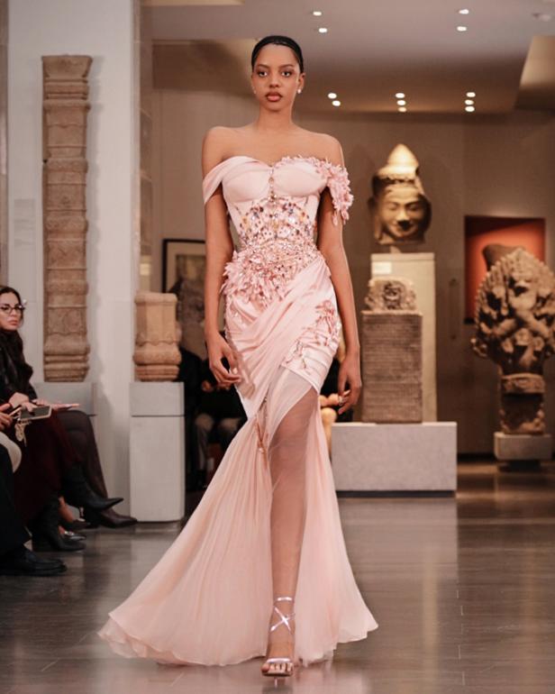 مجموعة المصممة منال عجّاج للأزياء الراقية لربيع وصيف 2026.. أنوثة المشرق وسحر الضوء 