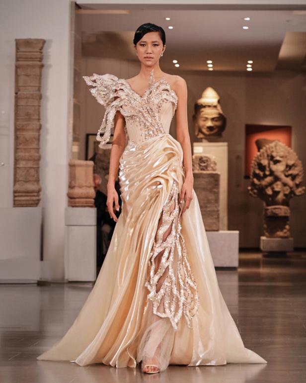 مجموعة المصممة منال عجّاج للأزياء الراقية لربيع وصيف 2026.. أنوثة المشرق وسحر الضوء 