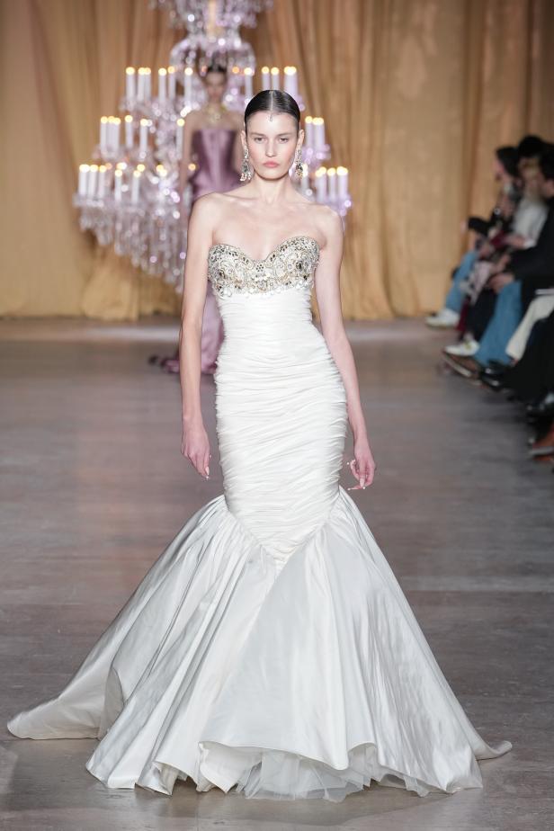 مجموعة زهير مراد تحاكي رقي المرأة في باريس