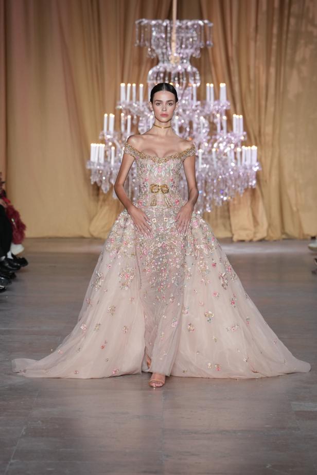 مجموعة زهير مراد تحاكي رقي المرأة في باريس