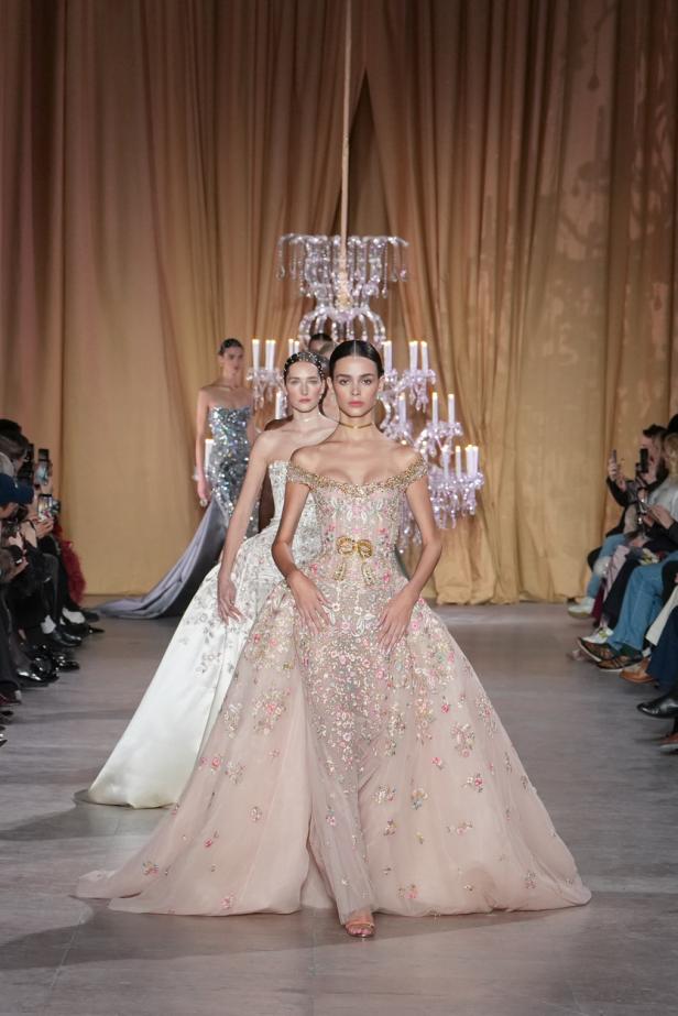 مجموعة زهير مراد تحاكي رقي المرأة في باريس