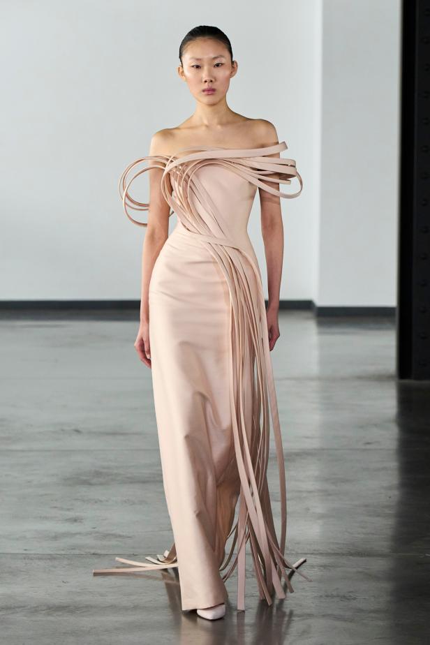 مجموعة رامي العلي للأزياء الراقية لربيع 2026... حوار بين الحركة والأنوثة العصرية