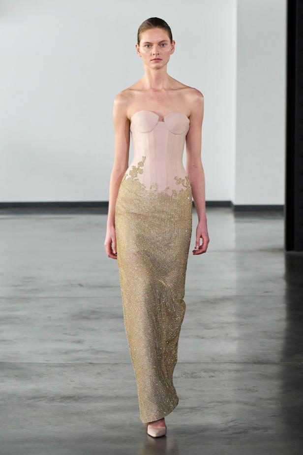 مجموعة رامي العلي للأزياء الراقية لربيع 2026... حوار بين الحركة والأنوثة العصرية