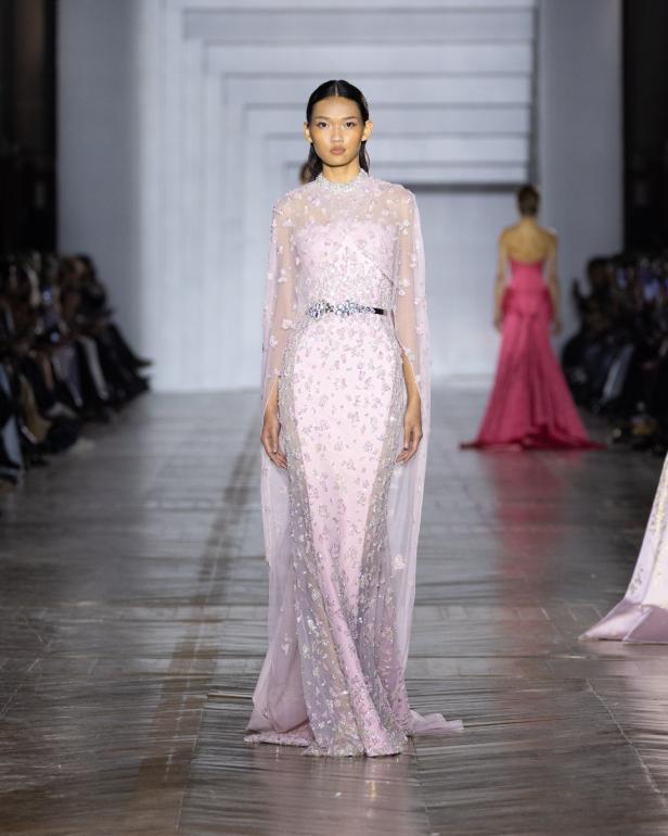 مجموعة طوني ورد للأزياء الراقية... عندما يرتدي الضوء أزياءً راقية