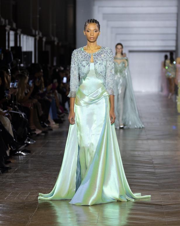 مجموعة طوني ورد للأزياء الراقية... عندما يرتدي الضوء أزياءً راقية