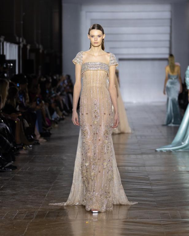 مجموعة طوني ورد للأزياء الراقية... عندما يرتدي الضوء أزياءً راقية