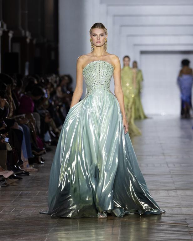 مجموعة طوني ورد للأزياء الراقية... عندما يرتدي الضوء أزياءً راقية