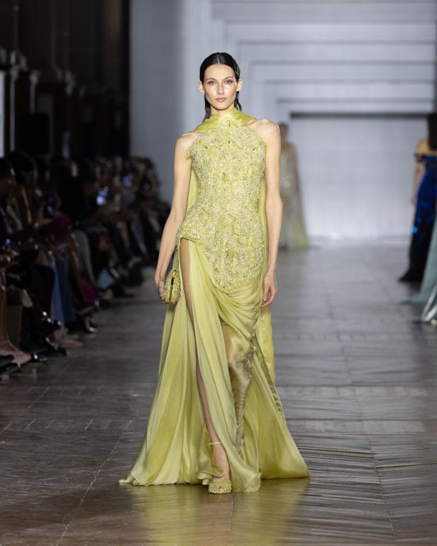 مجموعة طوني ورد للأزياء الراقية... عندما يرتدي الضوء أزياءً راقية