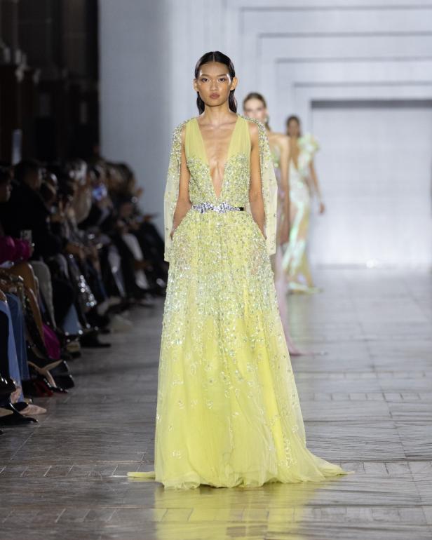 مجموعة طوني ورد للأزياء الراقية... عندما يرتدي الضوء أزياءً راقية