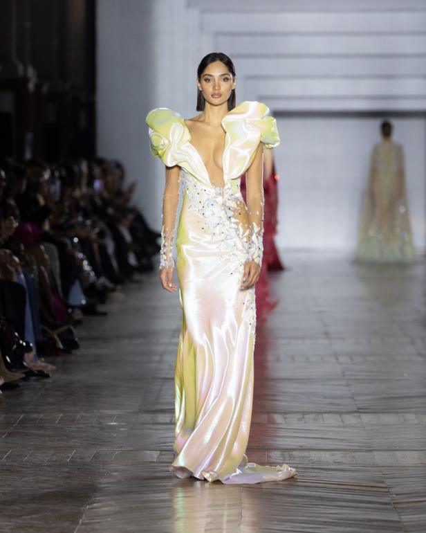 مجموعة طوني ورد للأزياء الراقية... عندما يرتدي الضوء أزياءً راقية