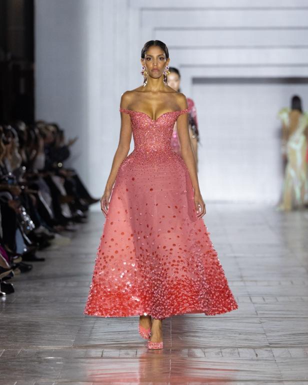 مجموعة طوني ورد للأزياء الراقية... عندما يرتدي الضوء أزياءً راقية