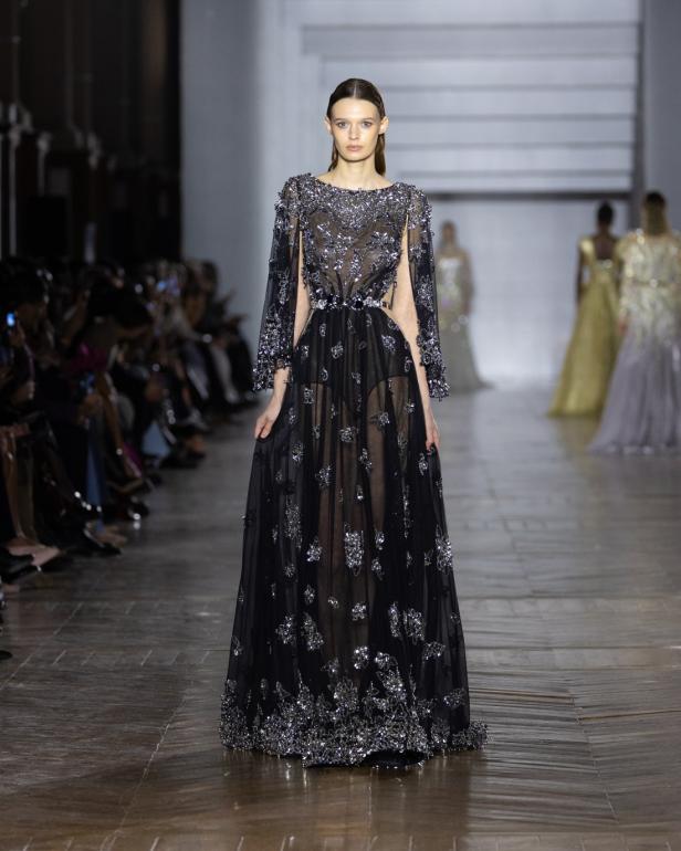 مجموعة طوني ورد للأزياء الراقية... عندما يرتدي الضوء أزياءً راقية