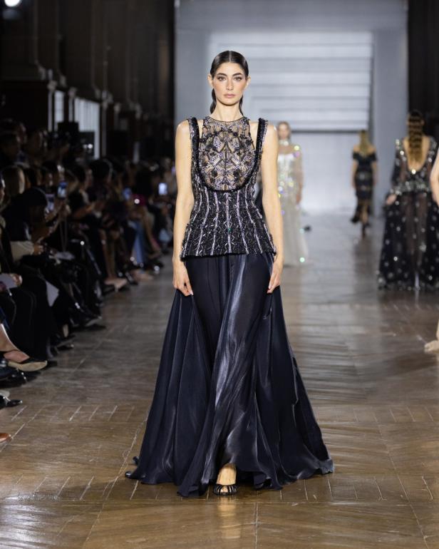 مجموعة طوني ورد للأزياء الراقية... عندما يرتدي الضوء أزياءً راقية