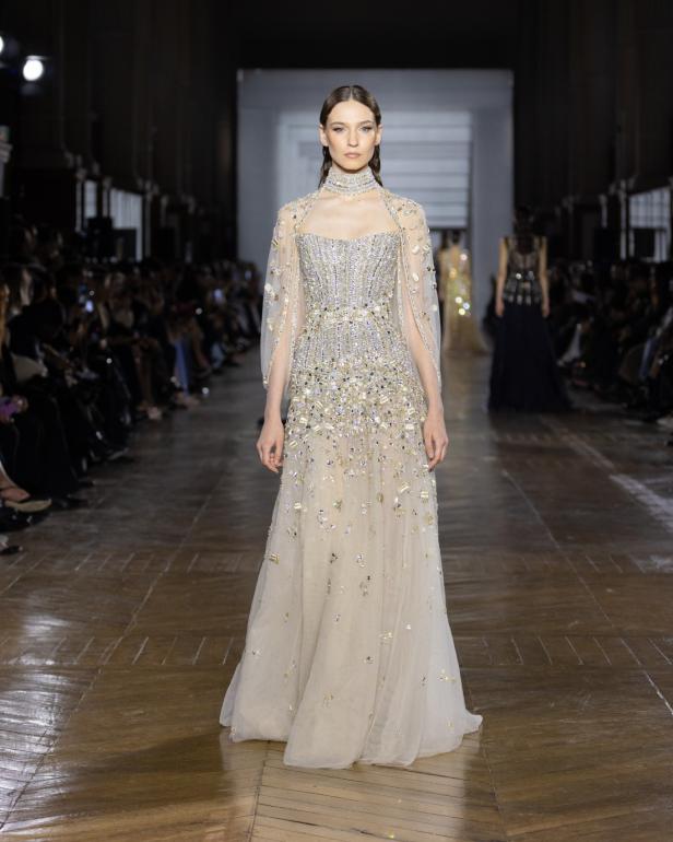 مجموعة طوني ورد للأزياء الراقية... عندما يرتدي الضوء أزياءً راقية