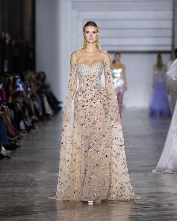 مجموعة طوني ورد للأزياء الراقية... عندما يرتدي الضوء أزياءً راقية