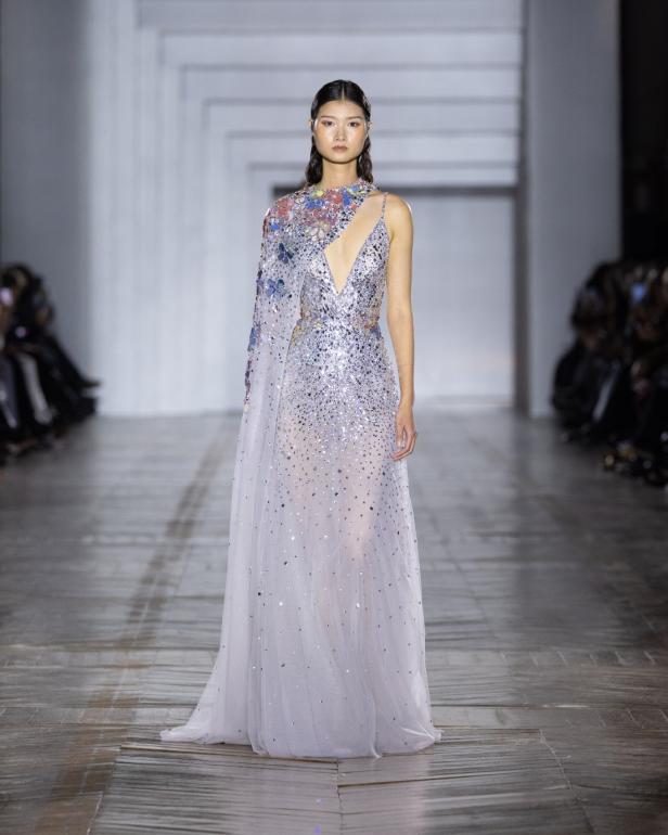 مجموعة طوني ورد للأزياء الراقية... عندما يرتدي الضوء أزياءً راقية