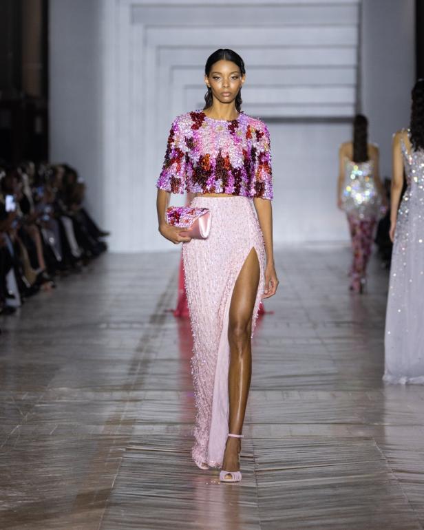 مجموعة طوني ورد للأزياء الراقية... عندما يرتدي الضوء أزياءً راقية