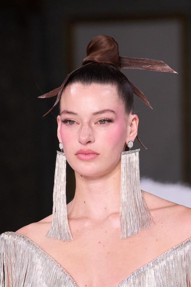 Tamara Ralph تطلق قصيدة للأناقة العصرية لموسم ربيع وصيف 2026 في مجموعة La Lumière Dorée