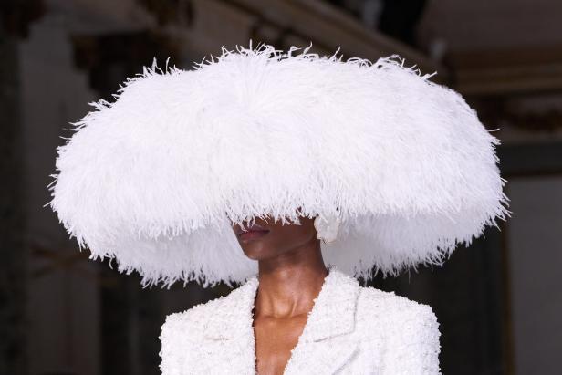 Tamara Ralph تطلق قصيدة للأناقة العصرية لموسم ربيع وصيف 2026 في مجموعة La Lumière Dorée