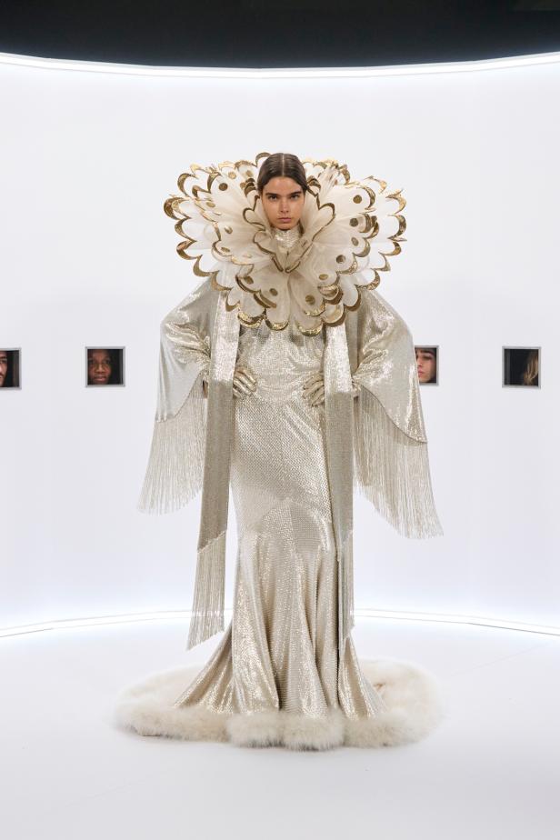  مجموعة Specula Mundi من فالنتينو للهوت كوتور.. دعوة  للتوقف وإعادة النظر في علاقتنا بالموضة